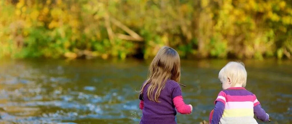 不堵车不排队，一对父母选择在长假带娃挖“宝石”，不花钱还快乐