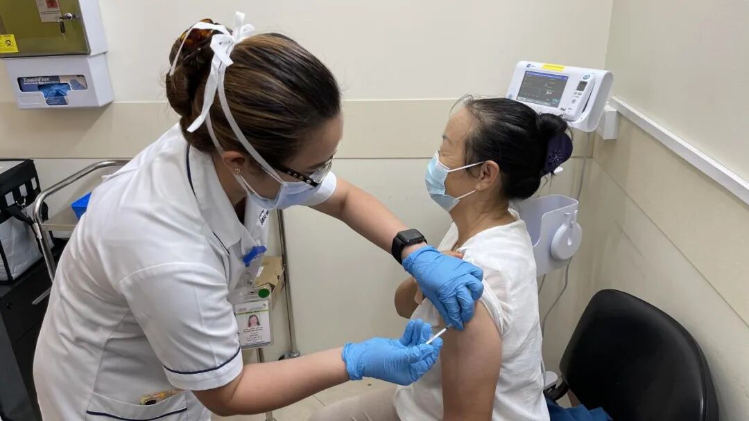 春苗行动 中国公民新冠疫苗地区接种点在迪拜正式启动