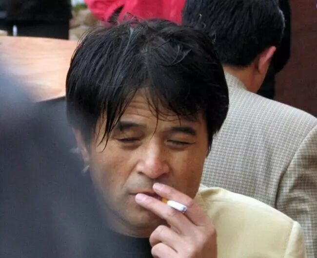 他的人生一落千丈,一段关于毕福剑在饭桌上对已故领袖不敬的视频流传
