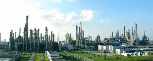 设计一个大型的精馏塔，需要注意些什么？的图1