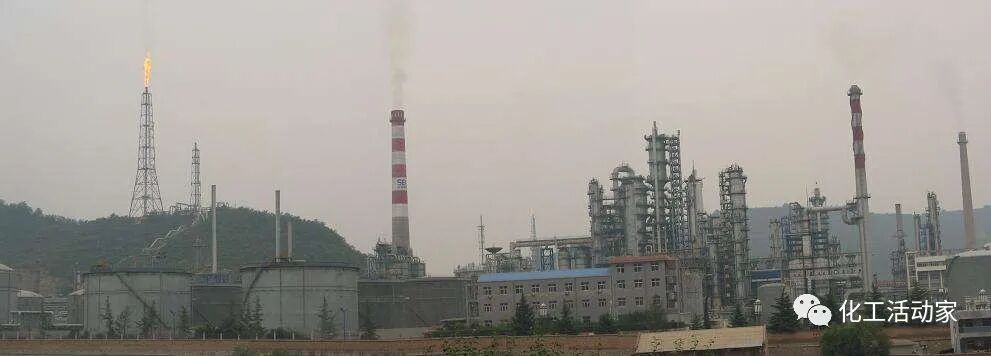 图文并茂详解炼油厂各种塔设备的构造及原理的图1