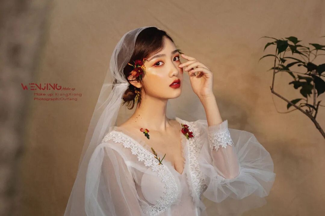 化妆造型｜鲜花头纱新娘造型，优雅间不失甜美俏皮~