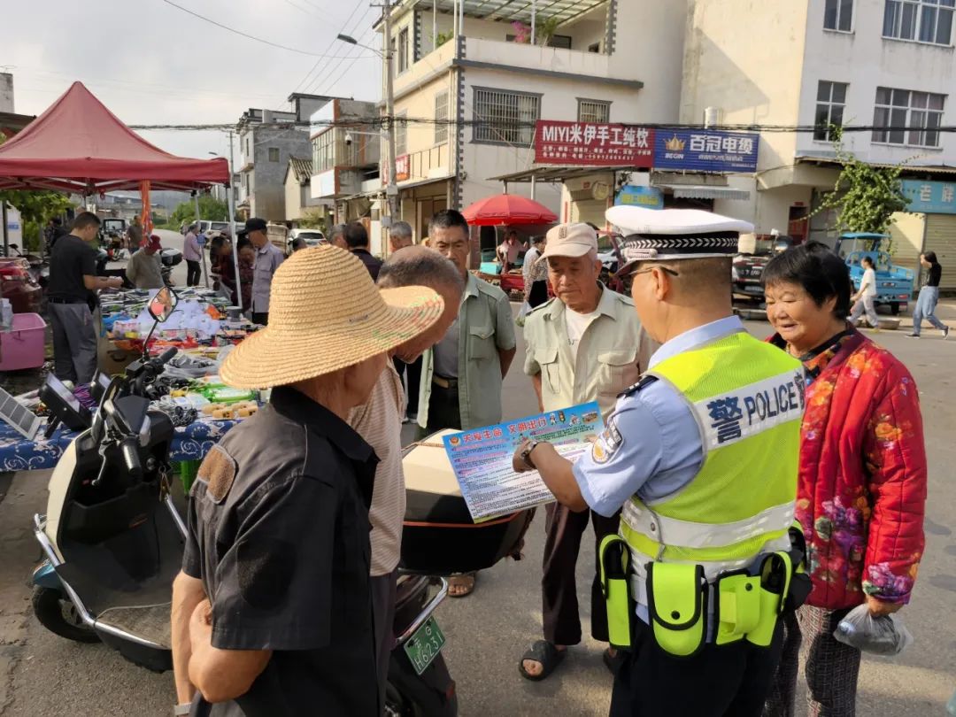 建水交警