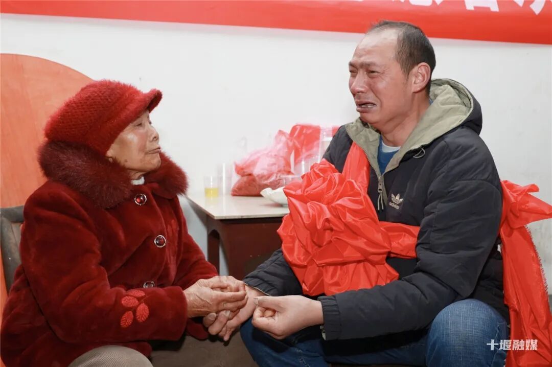 6岁走失47岁归家！寻亲41年，他在竹山终于和母亲团圆