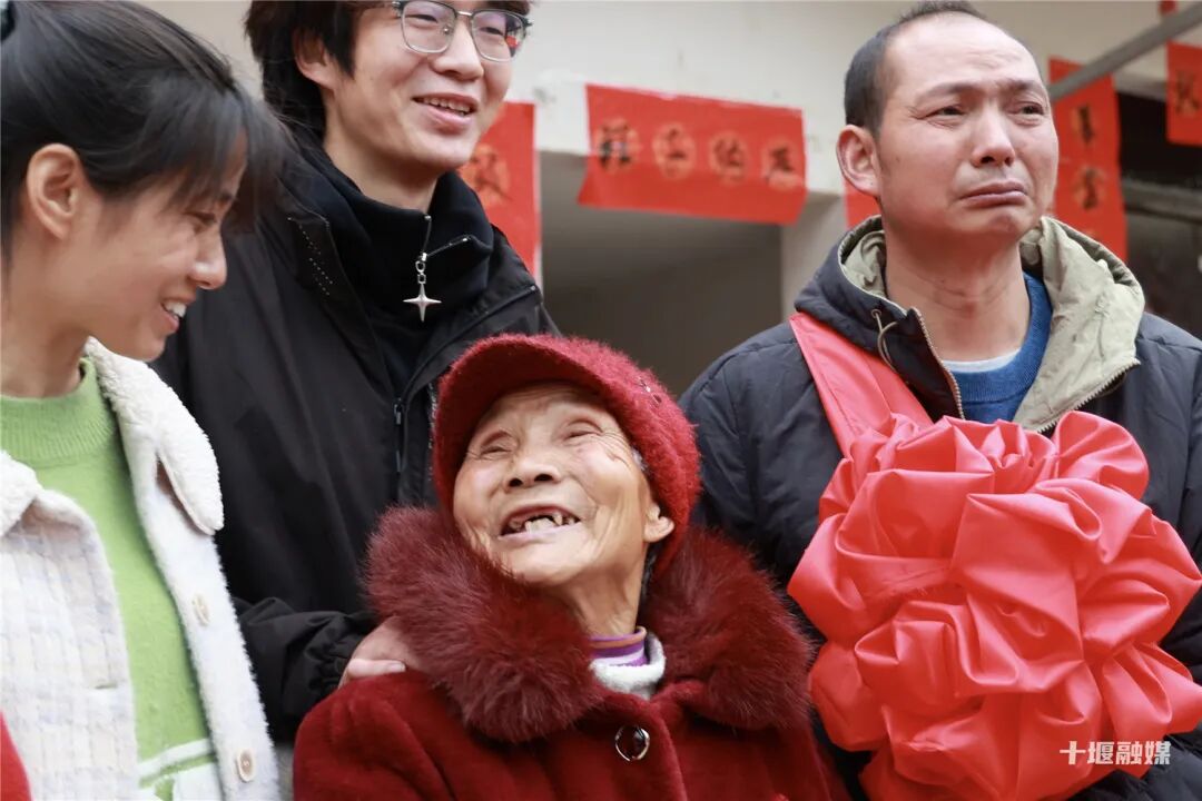 6岁走失47岁归家！寻亲41年，他在竹山终于和母亲团圆