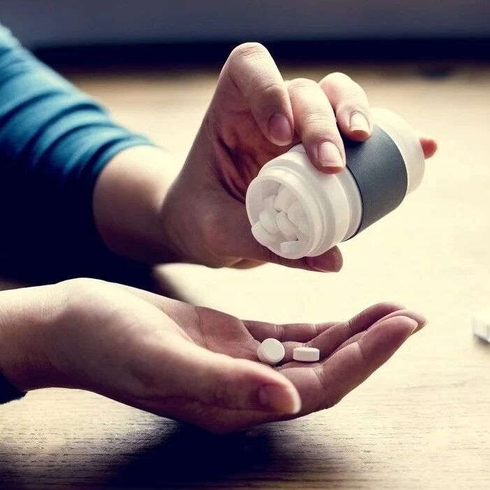 使用头孢 3 天后，患者发生躁狂砸了监护仪？！这类抗生素相关脑病值得警惕！