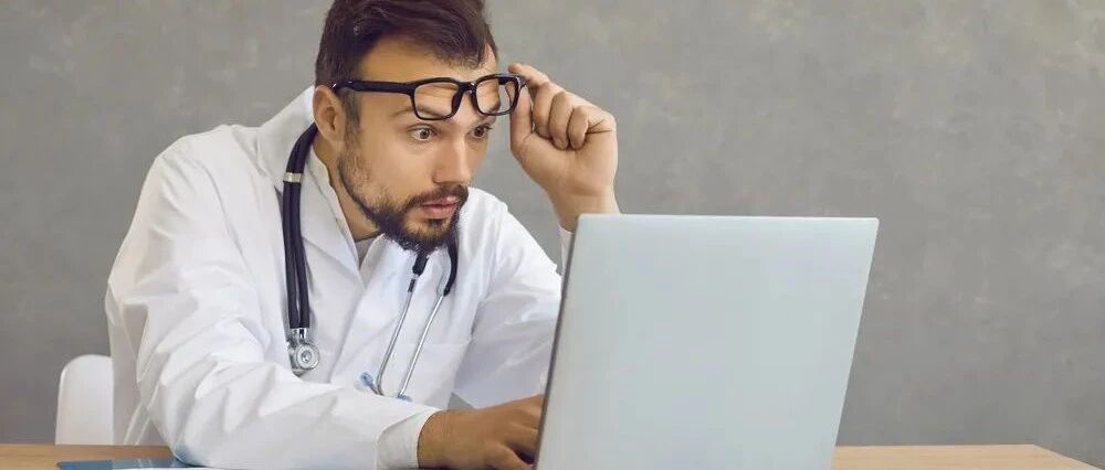 女子大便黑了 20 年，各项检查阴性，主任都被带偏了！