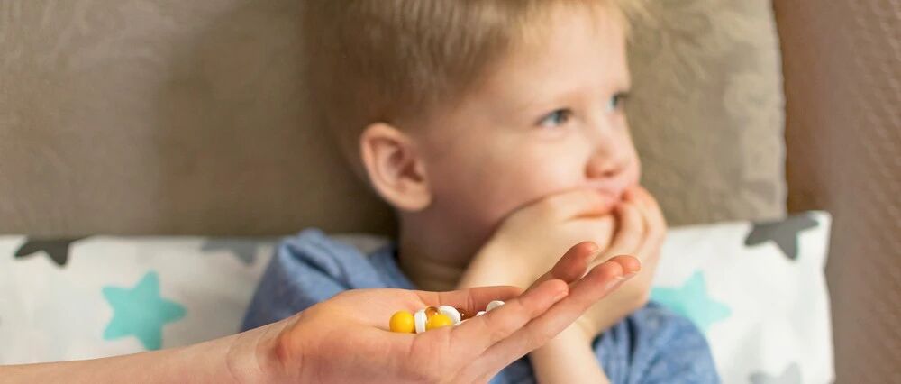 12 岁男孩服用阿奇霉素后死亡！这 4 种情况不能用