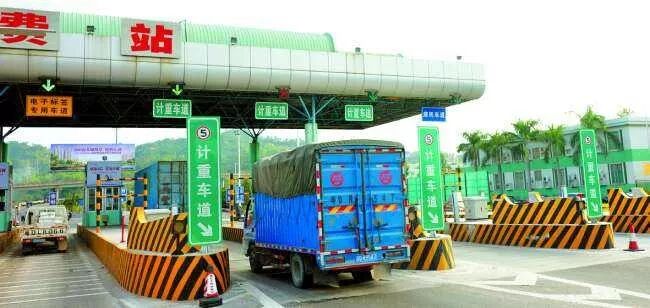 中央交通部下令严查 从根本上解决 大吨小标 11月1日起货车将按轴数进行收费 交通事 微信公众号文章阅读 Wemp