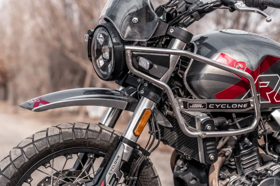 scrambler新宠儿,试驾赛科龙全新re3攀爬版