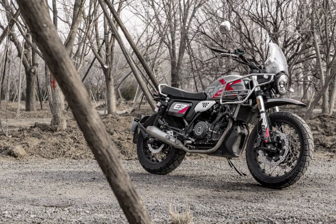 scrambler新宠儿,试驾赛科龙全新re3攀爬版