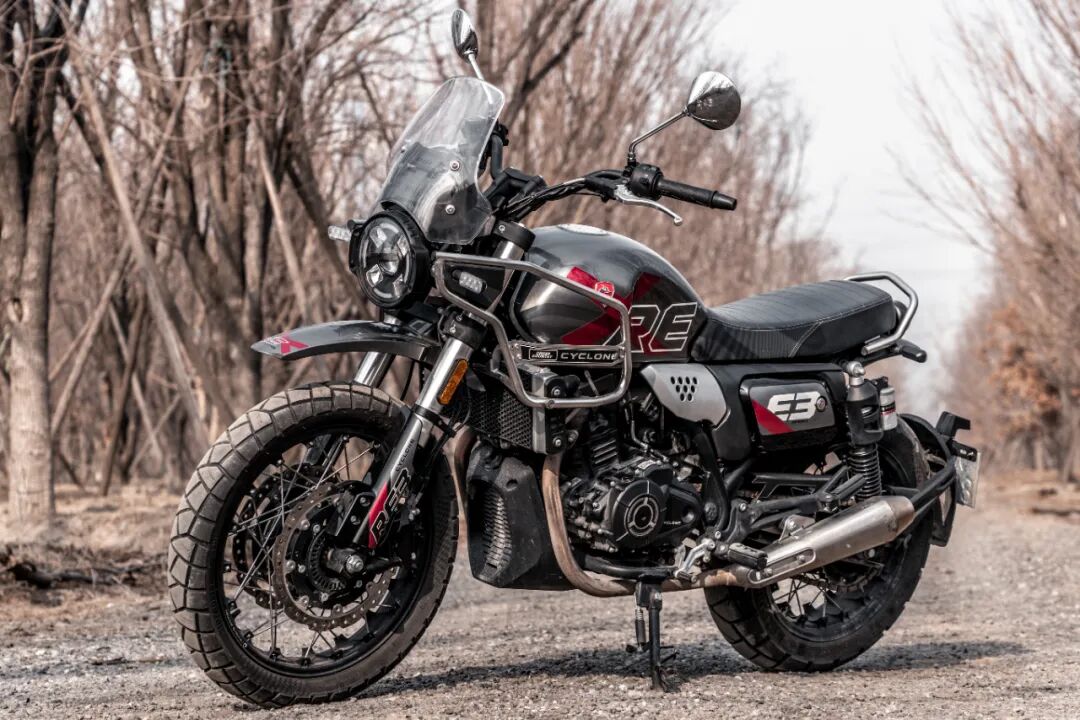 scrambler新宠儿,试驾赛科龙全新re3攀爬版