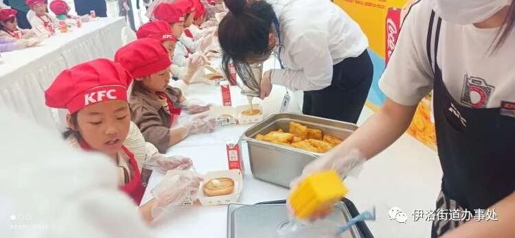 简篇-庆五一,伊洛街道开展“亲子手工汉堡DIY”新时代文明实践活动 图片