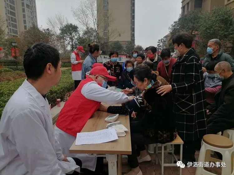 简篇-义诊活动进社区 助力文创暖人心 图片