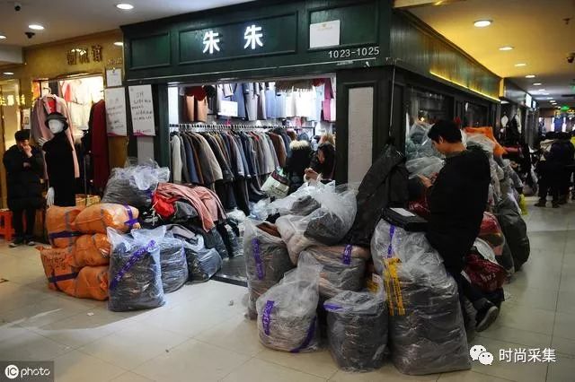 揭秘广州三元里高端包包市场内幕:虚荣经济的隐秘与疯狂