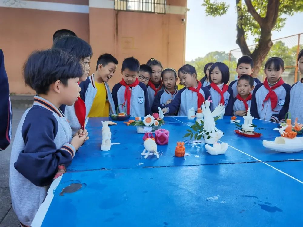 巧手慧心体味雕刻之美亭旁小学萝卜节