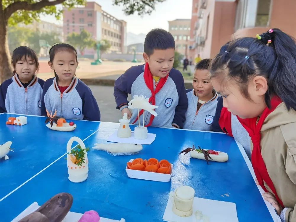 巧手慧心体味雕刻之美亭旁小学萝卜节