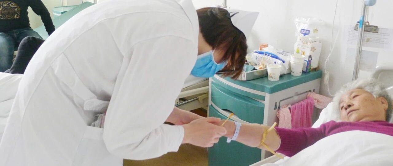 79岁患者自行拔胃管，护士只说了一句话，纠纷从天而降！