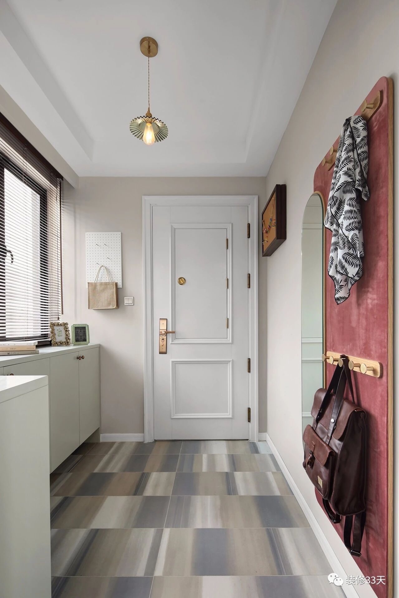 128平时尚现代混搭，整面书墙，玻璃折叠窗