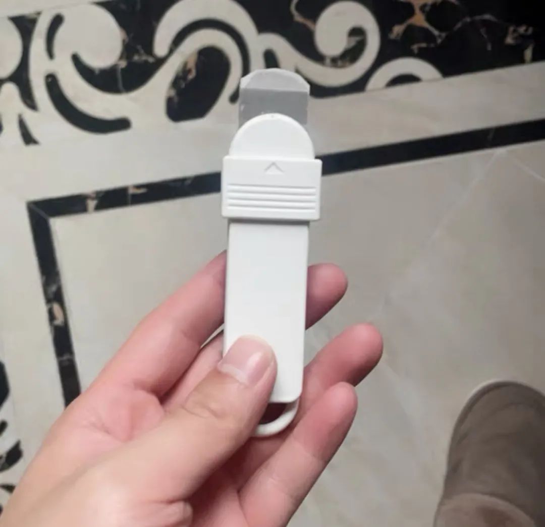 门被砸了有坑修补要多少钱