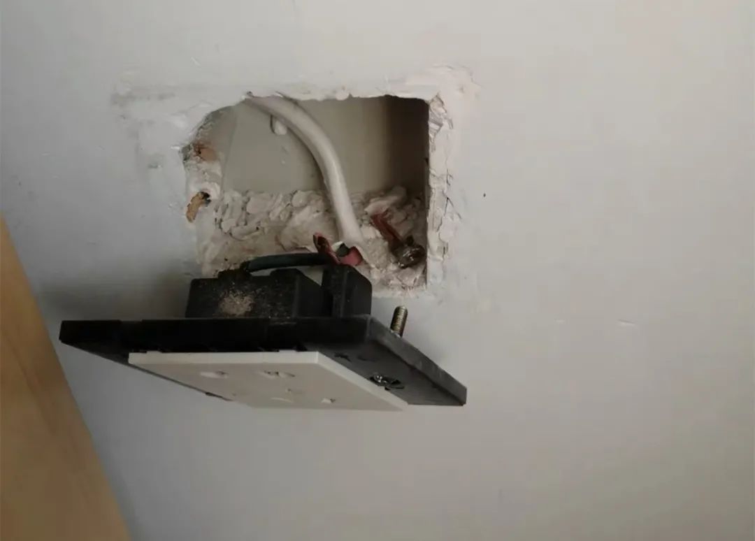 门被砸了有坑修补要多少钱