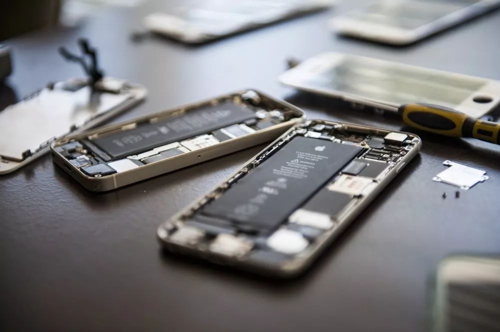 用假Iphone换苹果新机 两中国留学生赚了$100万美元