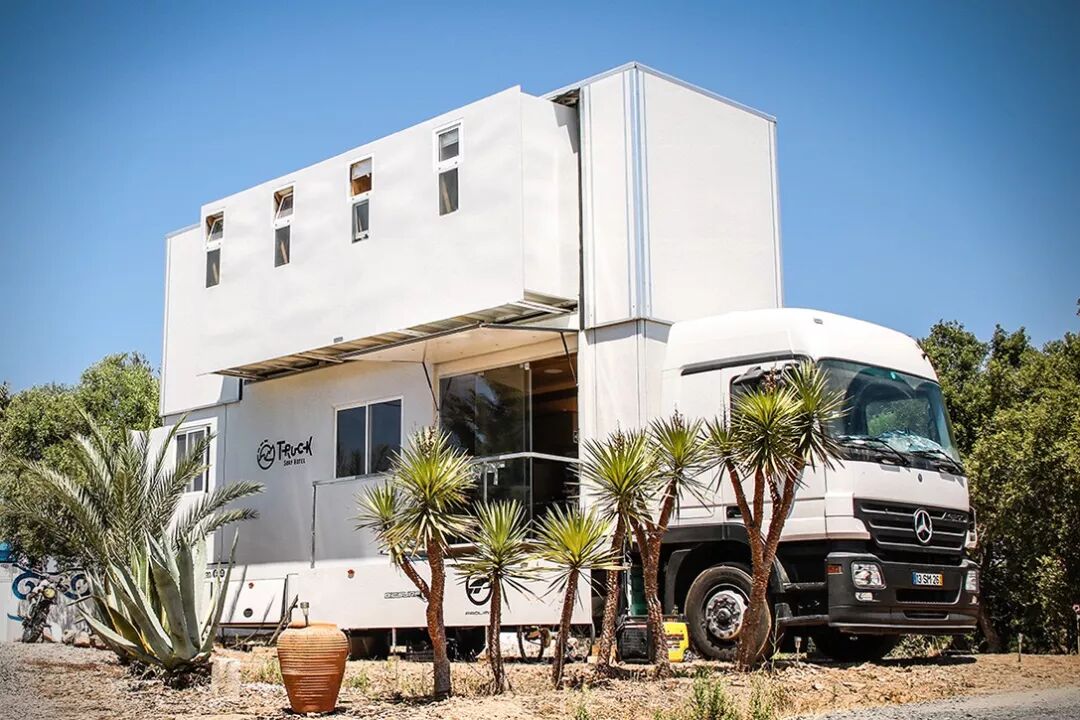 豪华移动冲浪酒店奔驰房车