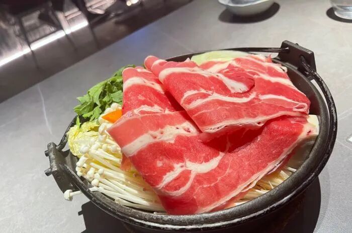 ����վ��һ���������˺��Ե���ʳ���ã�