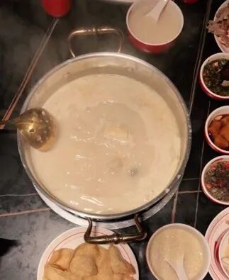 ����վ��һ���������˺��Ե���ʳ���ã�