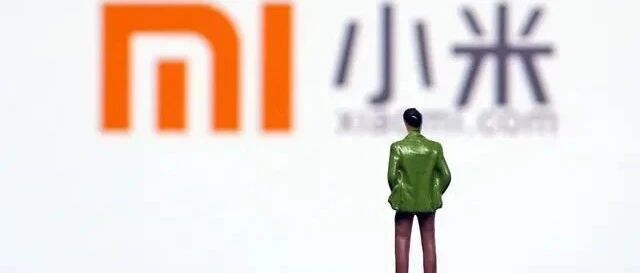 美籍高管减持3.5亿股套现70亿，小米股价大跌！网友：美国友人要跑路？