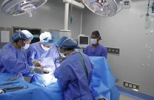 无影灯中间是什么关于无影灯，你了解多少？_https://www.jmylbn.com_新闻资讯_第3张