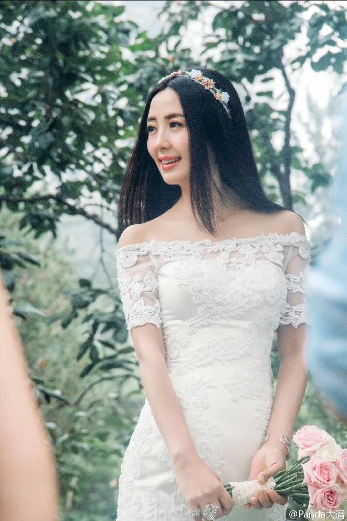 她曾是央视最美主持，茹素10余年，如今年近50依然美如少女！-图片7