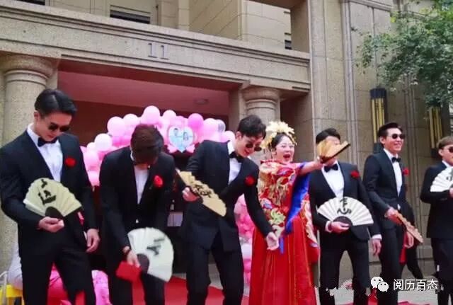 婚礼伴娘火了，撩起裙子的瞬间......