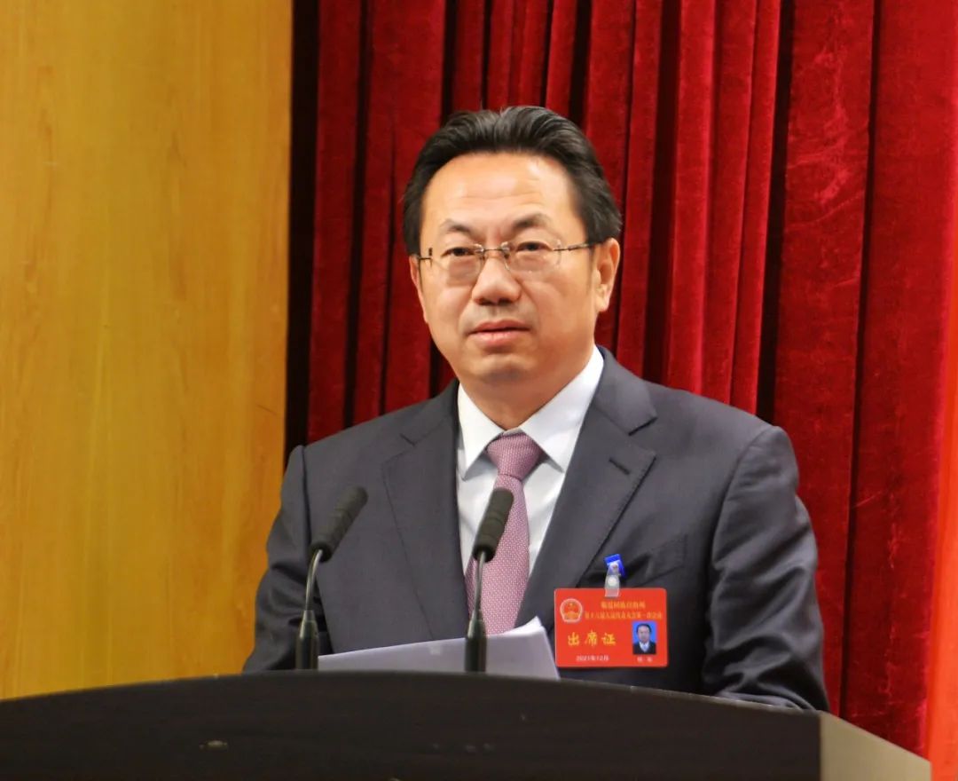 何东表示,衷心感谢各位代表选举我担任临夏州人民政府州长.