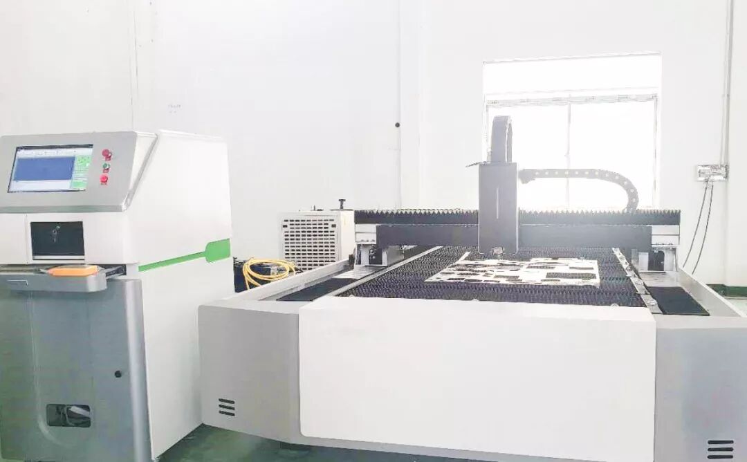 华科星的直流伺服电机应用于单台面光纤激光切割机|伺服系统