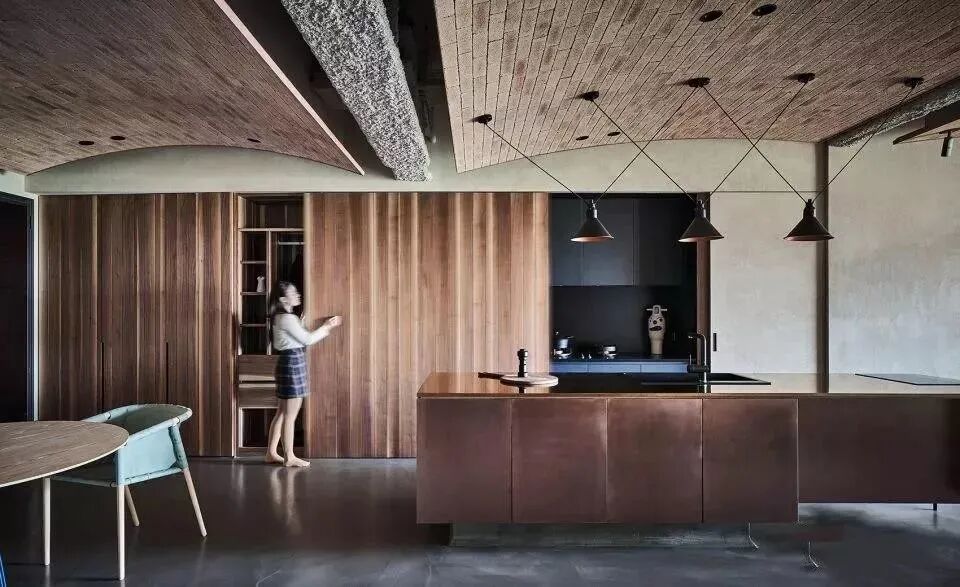 把地板装成天花板是一种怎样的体验？