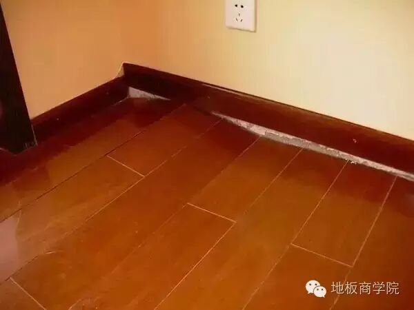 地板起拱开裂变形？看完这个别再说买到假货了！