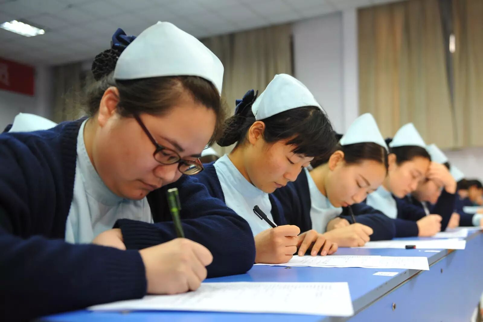 【二院动态】护理人员"三基三严"理论考试,练好基本功更好地为患者