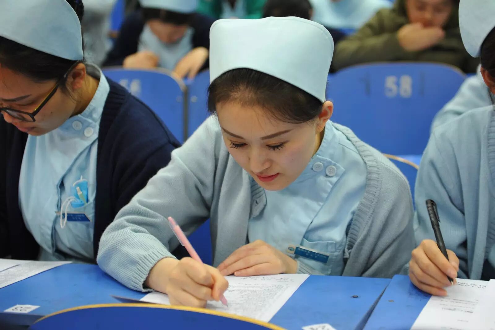 【二院动态】护理人员"三基三严"理论考试,练好基本功更好地为患者