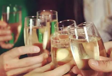 1500种生物活性成分的白酒有哪些养生功效？