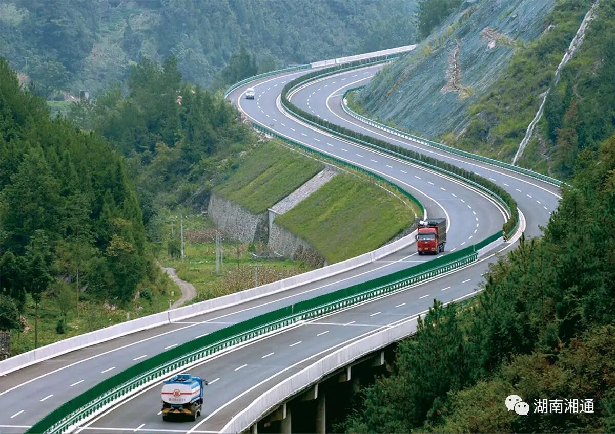 厅的层层考核,取得公路交通工程专业承包(交通安全设施分项)二级资质