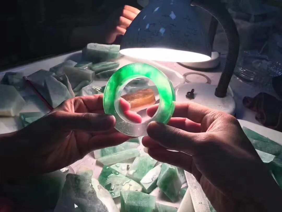 翡翠还能这么玩：赌毛货你玩过吗？