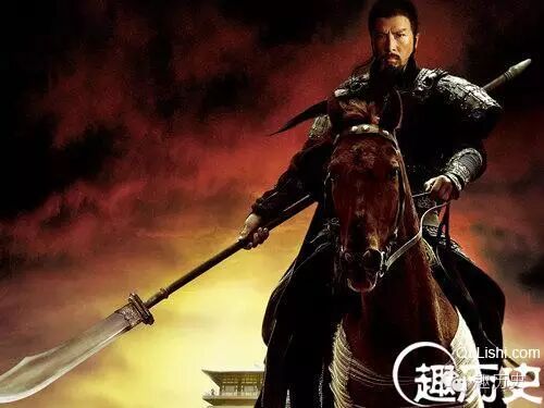 关羽的青龙偃月刀背后所隐藏的秘密是什么?