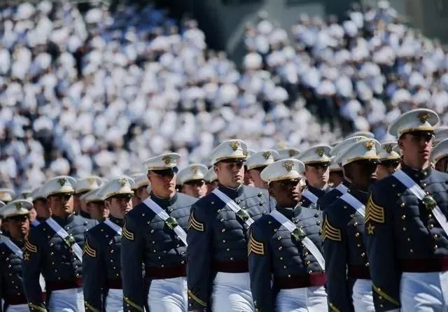 【暴风看点】上了好学校才知道，读书无用论都是骗人的