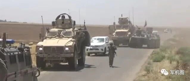 俄军车队前后夹击逼停美军车队：谁让你们来叙利亚的？
