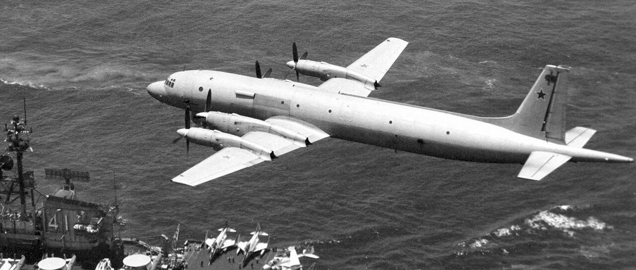 鼎盛时期的苏联有多猛？1艘潜艇逼退美国海军12艘舰艇