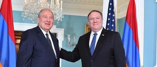 亚美尼亚亲美的时候疏远俄，打起仗要俄出兵帮忙，普京：按兵不动