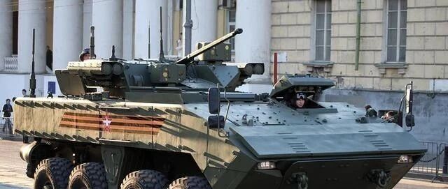 印度陆军没轻坦头疼不已，印度媒体：8X8步战车装上105炮可一战