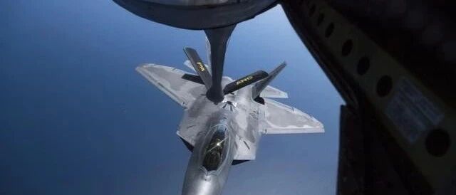 15年了，美国终于同意出售F-22战斗机，并不是卖给日本
