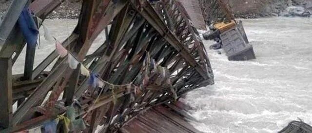 印军哨所后撤，另一边却加紧修建承载70吨桥梁方便主战坦克开往前线